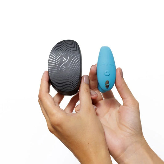 We-Vibe Sync Go in Turquoise held in hand next to another hand holding the black travel case on a white background.